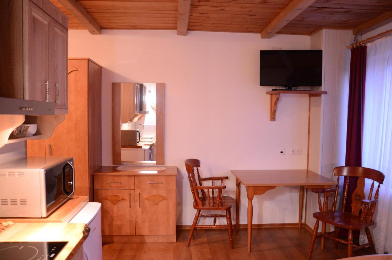 Apartmens And Rooms Sostar Церкно Екстер'єр фото
